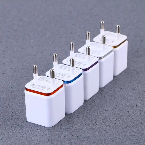 Зарядное устройство с двумя usb портами 2.1а белое для мониторинга и быстрой зарядки мобильных устройств