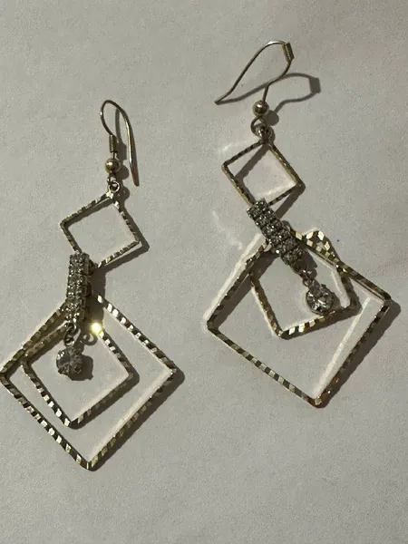 Серьги геометрические винтажные, металл и стразы, 8х3,5 см, длинные серьги, ретро стиль