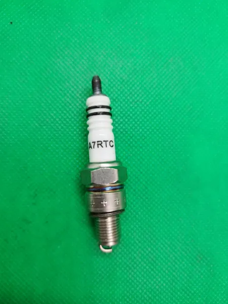 Свеча зажигания A7RTC (замена для CR7HSA/U22FSR-U) Садовая техника, Скутеры, Мотоциклы, Питбайки, Мопеды, Квадроциклы 4T для YAMAHA SACHS MOTORCYCLES PGO MOTORCYCLES SUPERDUKE HONDA LIFAN ALPHA DELTA