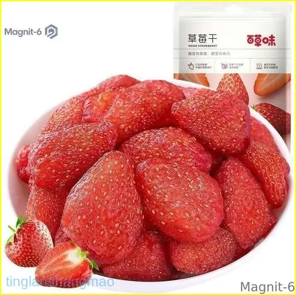 Качественная сушеная клубника в упаковке 100 г, представленная как низкокалорийный и обезжиренный снек, относится к категории полезных сухофруктов, популярных у покупателей. tinglanshangmao