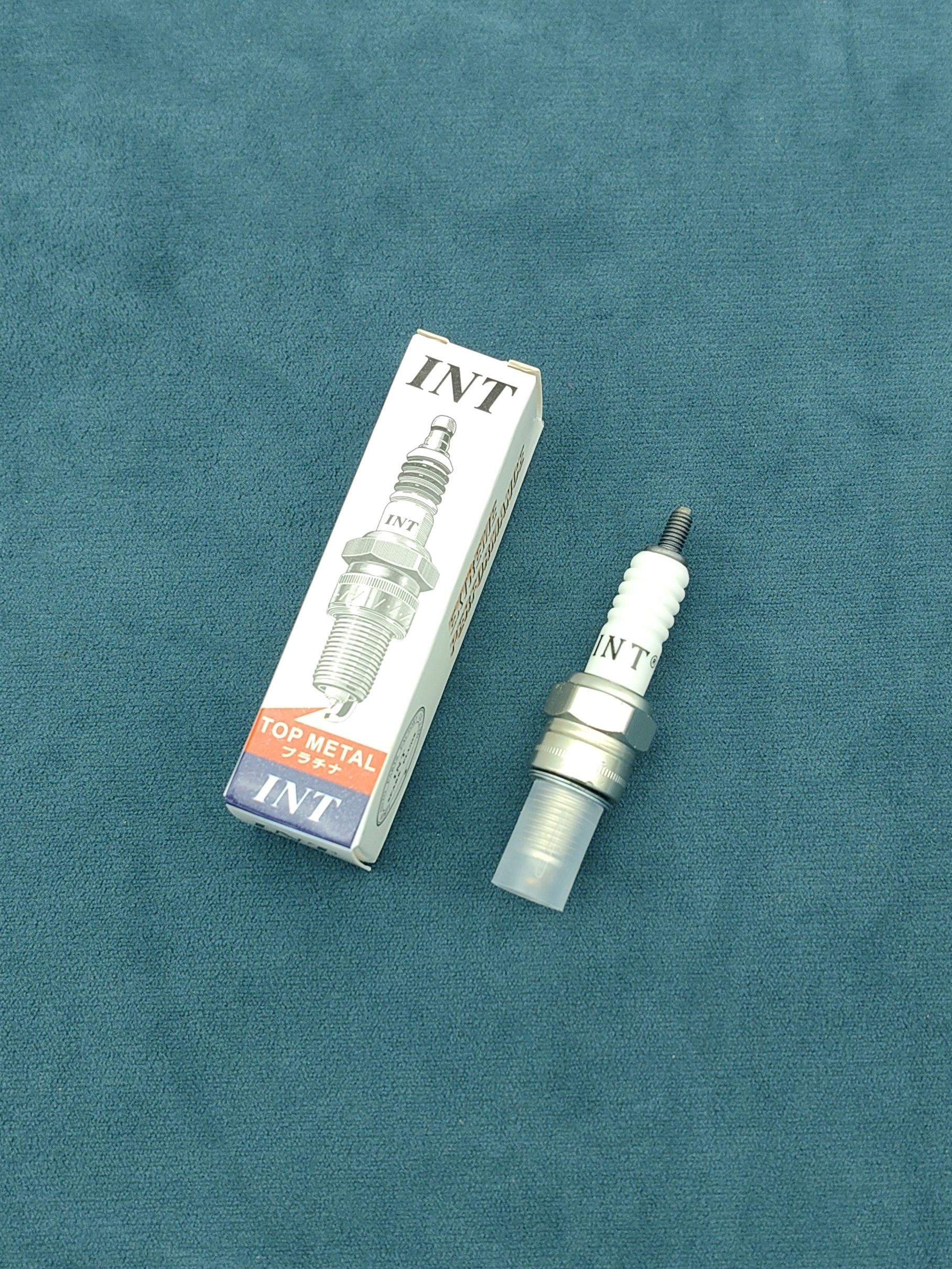 Свеча зажигания A7TC (HSA-C7) L-12мм, d-10мм, шаг 1.0 для скутера, мопеда, питбайка (152FMH, 152FMI, 153FMI, 154FMI, 156FMJ); подходит для Kayo 125-140cc, Irbis TTR-125, Alpha/Delta