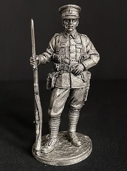 Оловянная миниатюра Британский пехотинец Первой Мировой 1914-1918. Подарок мужчине на 23 Февраля, День Рождения, коллекционеру. Историческая фигурка солдата с винтовкой для декора интерьера