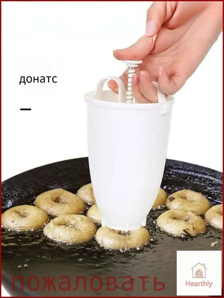 Аппарат для пончиков аппарат для пончиков; электрическая пончиковница; мини-фабрика пончиков; автомат для жарки пончиков; прибор для выпечки пончиков;автоматический нагрев; антипригарное покрытие; регулировка температуры; таймер приготовления; съемные формы; компактный размер, белый
