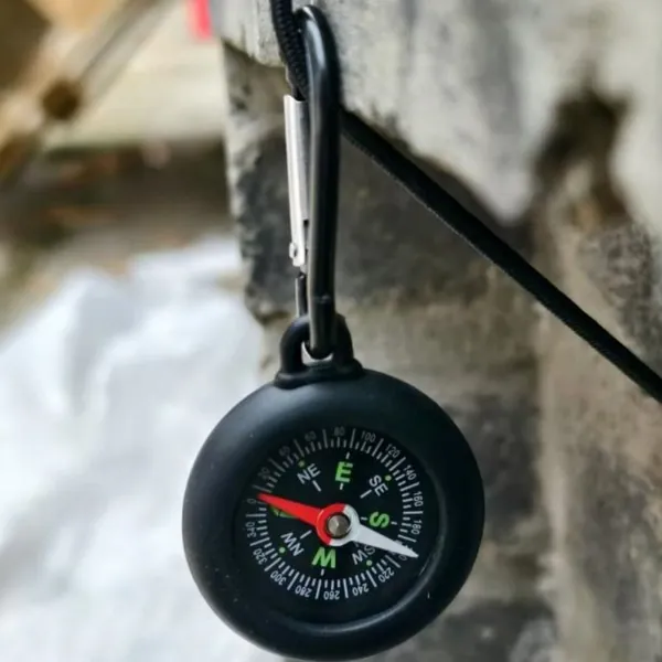 Компас для выживания на природе с карабином