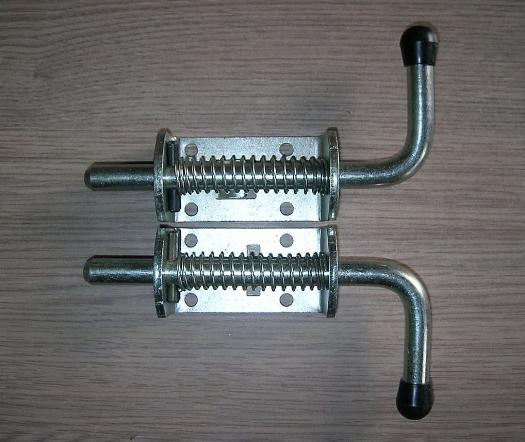 Бортовая задвижка пружинная, оцинкованная, L - 160 мм., (2 штуки).