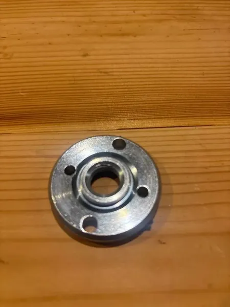Гайка BOSCH 1603345043 верхняя прижимная M14 для ушм 125mm