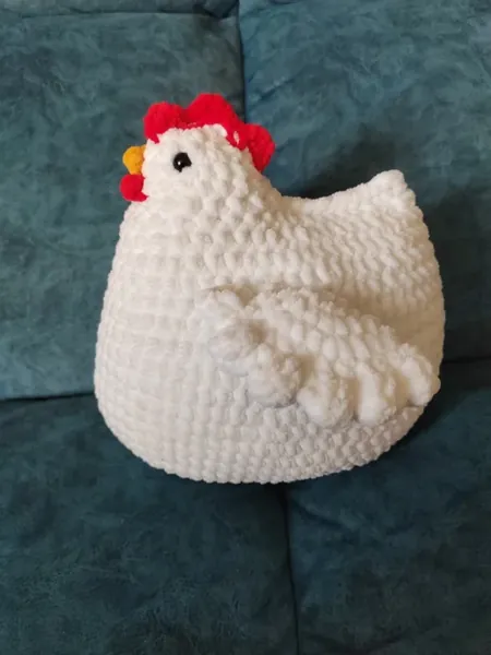 Вязаная игрушка курица