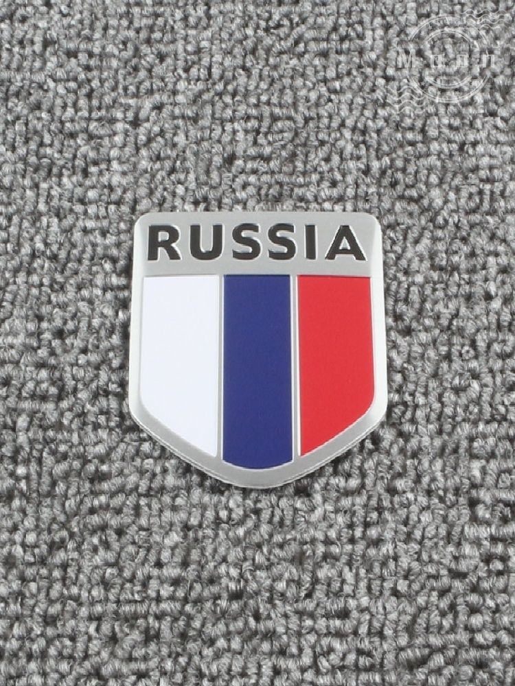 Автомобиль с флагом России