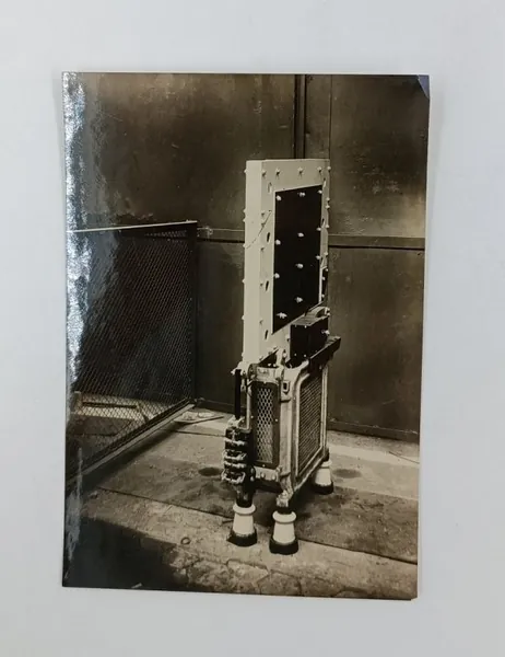 Фотография 1930-1940е годы. "Быстродействующий автматический выключатель типа ВАБ2-1000 30" 17х11,5 см