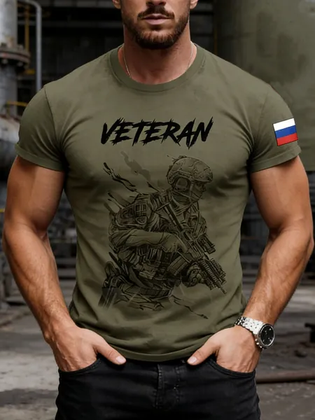 Футболка Футболка для мужчин с коротким рукавом, изображение военнослужащего с надписью VETERAN, российский флаг на рукаве, камуфляжный оттенок, строгий стиль, плотная ткань из натурального материала 1 шт